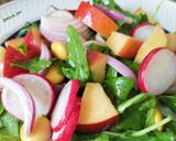 Foto del paso 4 de la receta: Ensalada de rábanos y manzana con vinagreta de miel