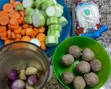 Foto langkah ke 1 dari resep Sup Oyong Wortel Bakso.