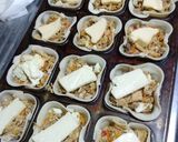 Foto del paso 4 de la receta: Canastitas de pollo y queso (con carcaza de pollo)