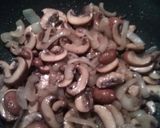 A picture of step 4 of Brown mushroom gravy.