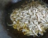 Foto langkah ke 4 dari resep Tumis bunga pepaya teri.