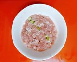 Hình bước làm 2 của món Hamburger phiên bản Việt
