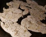 Foto del passaggio 3 della ricetta Petto di pollo agli aromi