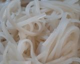 A picture of step 1 of Egg chowmein.