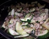 Foto del paso 1 de la receta Quiche de calabacín y atún