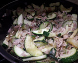 Foto del paso 1 de la receta: Quiche de calabacín y atún