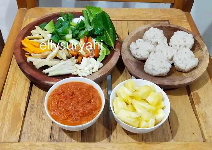 Langkah-langkah untuk membuat Resep Pindang Pempek Krupuk Ala Rumah Kami