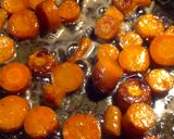 A picture of step 1 of Butter Carrots and Green Beans.