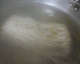 देसी फ्लेवर हक्का नूडल्स (desi flavour Hakka noodles recipe in Hindi) रेसिपी चरण 1 फोटो