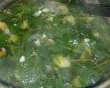 Foto langkah ke 4 dari resep Sayur bening Katuk(Menu Sarapan Keluarga).