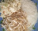 Foto langkah ke 4 dari resep Soto Ayam Bening Berempah.