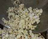Foto langkah ke 3 dari resep Caramel Pop Corn 😘.