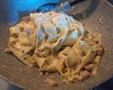 Foto del passaggio 4 della ricetta Pappardelle panna e porcini