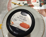 Foto del paso 3 de la receta: Canapés de salmón y philadelphia