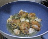 Foto langkah ke 4 dari resep Ayam Goreng Bawang Putih.