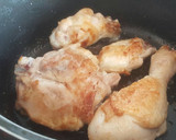 Foto del paso 2 de la receta: Pollo a la cazuela con gírgolas y romero