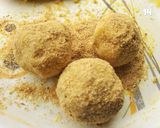 A picture of step 5 of Stuffed mushroom kola urundai.