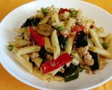 Foto del paso 1 de la receta Pasta con vegetales, picada de pollo y salsa de soja