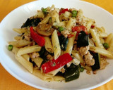 Foto del paso 1 de la receta: Pasta con vegetales, picada de pollo y salsa de soja