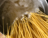 Foto del paso 3 de la receta: Spaguettis con salsa de queso azul 🧀