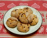 Foto del passaggio 10 della ricetta Biscotti al latticello e gocce di cioccolato