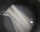 A picture of step 1 of Chicken schezwan udon noodles.