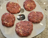 Foto del paso 5 de la receta: Hamburguesa de ternera, salchichas y tomate en polvo