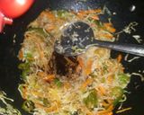 A picture of step 4 of Veg chowmein.