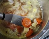 Foto del paso 3 de la receta: Ensalada rústica de papitas zanahorias y lengua