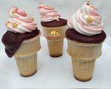 A picture of step 8 of Ice cream cone red velvet cake.