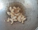 A picture of step 2 of Mixd dryfruit makhana namkeen.