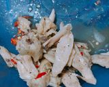 Hình bước làm 4 của món Salad gà chua ngọt kiểu riêng của Loan