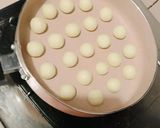 Foto langkah ke 2 dari resep Egg cookies tanpa oven.