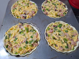 Mini tartas de queso, panceta y verdeo