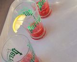 صورة لخطوة 1 من وصفة كوكتيل الفراولة بماء غازي 🍹🍹🍹🍓