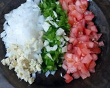 Foto del paso 3 de la receta: Pimiento rojo asado relleno de gambas con crema de gambas