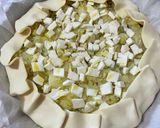 Foto del passaggio 3 della ricetta #649 Torta salata con salsiccia e patate 🥔 🍖🧀