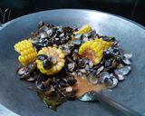 Foto langkah ke 6 dari resep 34. Kerang saos tomat.