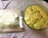 Foto del paso 1 de la receta: Tortilla de papas rellena con queso y jamón