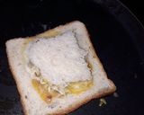 A picture of step 4 of Egg omelette sandwich.