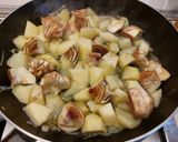 Foto del passaggio 3 della ricetta Conchigliette con carciofi, patate e piselli