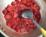 Foto langkah ke 1 dari resep Korean Strawberry Milk.