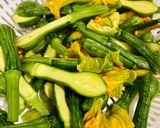 Hình bước làm 1 của món Sụn gà xào bí nụ