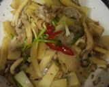 Hình bước làm 3 của món Măng xào thịt nấm 🍄
