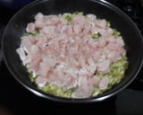 Foto del paso 2 de la receta: Macarrones gratinados con pollo, bacon y nata
