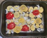 Foto del paso 2 de la receta: 1.Pescadilla especiada al horno con guarnición