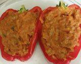 Foto del paso 7 de la receta Pimientos rellenos de pisto y salteado de guisantes