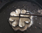 Foto del paso 3 de la receta: Flores de Carnaval con nata