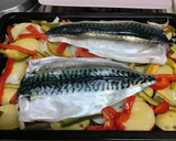 Foto del paso 4 de la receta: Caballa al horno con verduras y arroz verde vietnamita
