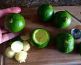 Foto del paso 1 de la receta: Zapallitos rellenos con huevo